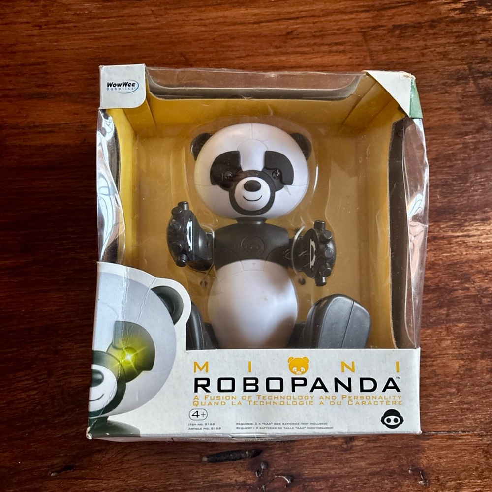 NEW WOWWEE Robotics MINI ROBOPANDA Robot Figure #8168 Panda Electronic Toy Bear
